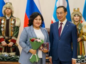 Айсен Николаев вручил якутянам государственные награды в преддверии Нового года