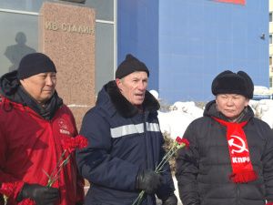 Коммунисты Якутии почтили память Иосифа Виссарионовича Сталина