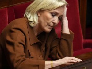 Суд в Париже признал Марин Ле Пен и её восьмерых сторонников виновными