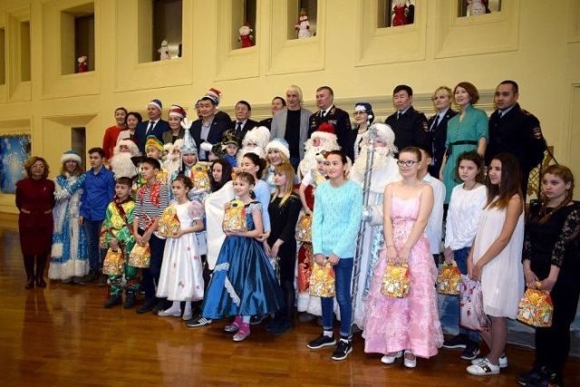 В МУ МВД России «Якутское» стартовал сбор подарков для новогодней благотворительной акции «Подари волшебство»