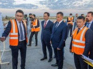 Юрий Трутнев посетил аэропорт Якутска и ознакомился с ходом работ по реконструкции взлетно-посадочной полосы