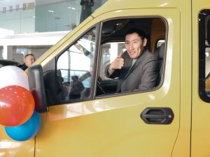 Еще у 20 образовательных учреждений Якутии появились новые автобусы