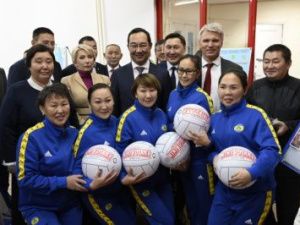 Айсен Николаев и Павел Колобков посетили спортивные учреждения в Чурапче