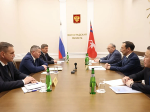 Айсен Николаев провёл рабочую встречу с губернатором Волгоградской области Андреем Бочаровым