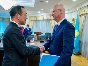 Айсен Николаев провел деловые переговоры с вице-премьерами Казахстана