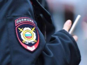 Житель Нерюнгри украл более 300 тысяч рублей у женщины, которой помог донести сумки до дома