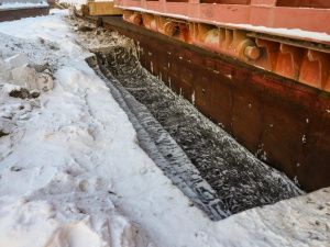 Работа не для слабаков: как вымораживают и ремонтируют речные суда в Якутии