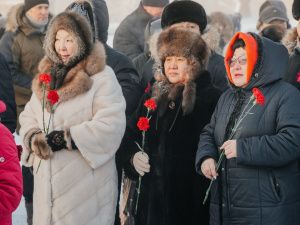 В Якутске возложили цветы в честь города-героя Ленинграда