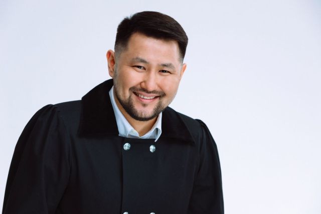 Евгений Григорьев поздравляет с Днем Ысыаха