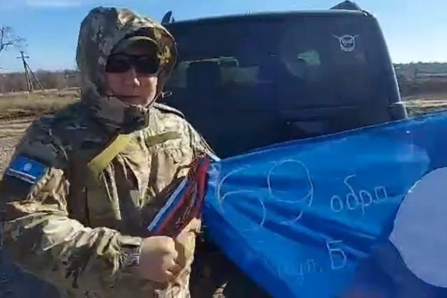 Военнослужащий поблагодарил главу Якутии за оперативно доставленный в зону СВО автомобиль УАЗ