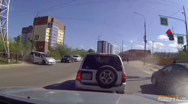 ГАИ Якутска опровергла слухи о ребёнке за рулём: в ДТП с «Toyota Wish» перепутал педали водитель