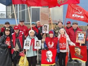 Помните! Через века, через года…