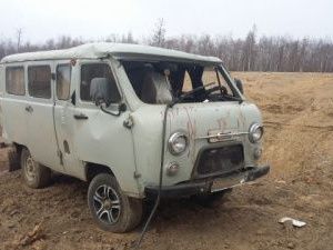 В Якутии на Колымской трассе перевернулся бортовой УАЗ