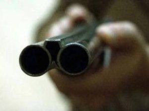 Пьяный якутянин пять раз выстрелил в дверь квартиры, где находилась его супруга