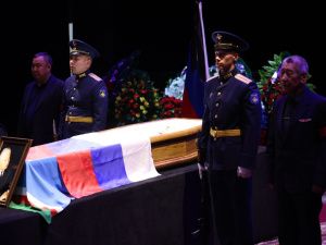 Фото: в Якутске прощаются с Михаилом Николаевым