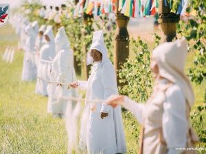 Гостей «Ысыаха Туймаады – 2023» призывают поддержать участников СВО и внести посильный вклад в победу