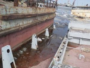 На реке Лене затонуло судно. Произошел разлив нефтепродуктов