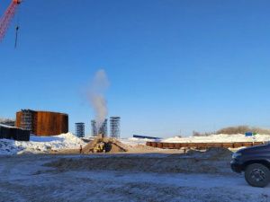 Мороз не помеха. Работы на строительстве Ленского моста идут в темпе