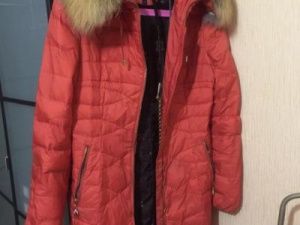 В столичном кафе мужчина одел женский пуховик и скрылся в неизвестном направлении