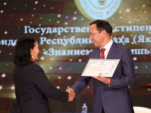 В Якутии в день рождения Михаила Николаева вручили стипендии «Знанием победишь»