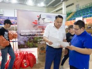 Альберт Семенов передал добровольческому штабу 100 тысяч рублей