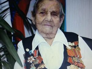 В Якутии поздравили единственного участника обороны Ленинграда Любовь Калабину