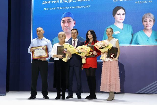 5 часов 34 минуты клинической смерти: врачи Мирнинской ЦРБ спасли пациента, которого размораживали 4 часа. Айсен Николаев вручил награды