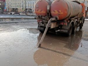 Коммунальщики Якутска бьют рекорды по откачке талых вод после рекордных осадков