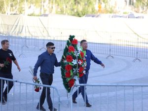 Якутяне нескончаемым потоком идут проститься с Михаилом Николаевым