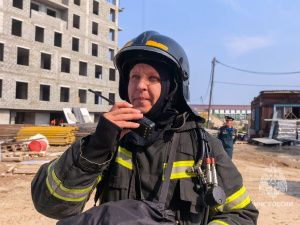 В Якутске пожарные отработали тушение пожара в 16-этажном доме: спасли «пострадавших» и проверили готовность к ЧС