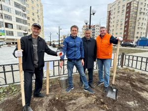 К 100-летию золотодобывающей промышленности в Якутске посадили 100 саженцев