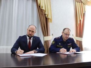 Начальник УФСИН России по Республике Саха (Якутия) Василий Седрисев и президент Адвокатской палаты региона Сергей Катышевцев заключили Соглашение в сфере пробации