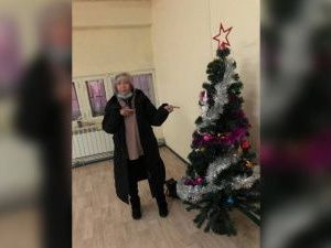 Полицейские Якутска раскрыли похищение новогодней елки из подъезда дома на улице Ойунского