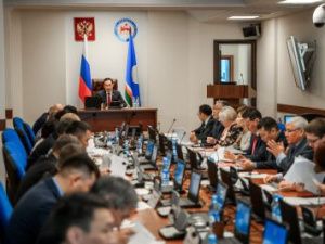 Айсен Николаев провел совещание по подготовке к паводку