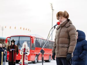 Кирилл Бычков вручил главам районов Якутии ключи от новых автобусов