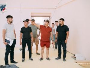 Евгений Григорьев проверил ход капитального ремонта школы №33 в Якутске
