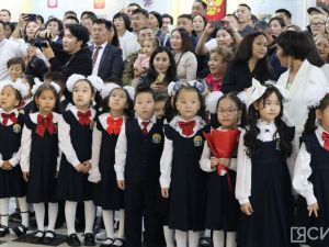 Торжественную линейку провели в Якутской городской национальной гимназии