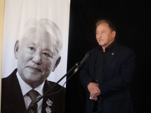 Якутяне нескончаемым потоком идут проститься с Михаилом Николаевым