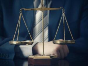 «Извините, у меня тут зубы выпали»! Якутский судья, выйдя из «психушки», пытался убить жену ножом в живот