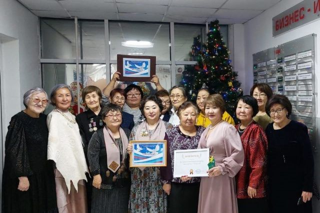 «Возвращайся, золотце»: бабушки из Нюрбы шьют экипировку для бойцов