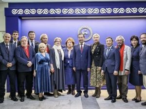 Айсен Николаев встретился с участниками Международного фестиваля поэзии «Благодать большого снега»