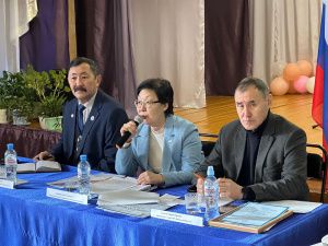 Жители села Исит обсудили с правительством республики волнующие их вопросы