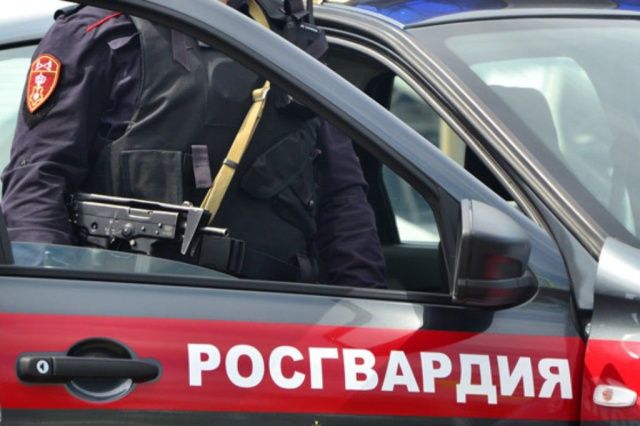 В Якутске на пляже у девушки похитили сотовый телефон