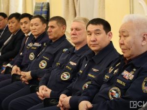 В Якутске с 65-летием поздравили руководителя Службы спасения республики Иннокентия Андросова