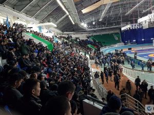 Фотофакт: власти организовали встречу с жителями Якутска по резонансному преступлению