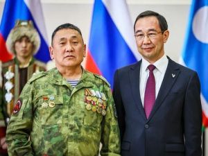 Айсен Николаев вручил якутянам государственные награды России и республики
