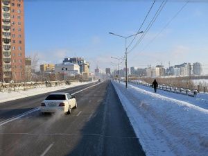 В праздник на уборку: Владимир Федоров поработал снегоуборщиком 23 февраля