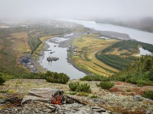 Источник: в Усть-Янском улусе перевернулась лодка с работниками компании, связанной со строительством атомной станции. Пропали три человека