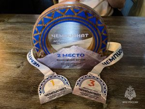 Чемпион Дальнего Востока: сотрудник МЧС Якутии установил новые рекорды по пауэрлифтингу