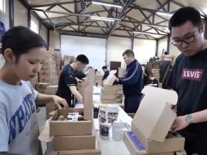 В Якутии формируют праздничные наборы для бойцов СВО